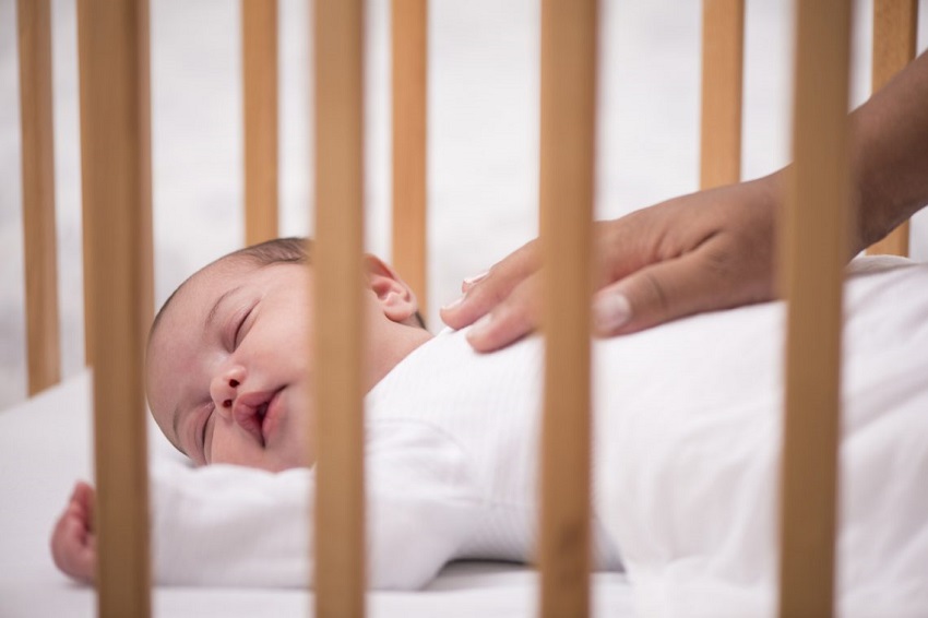 How to put a newborn to sleep: The foolproof methods