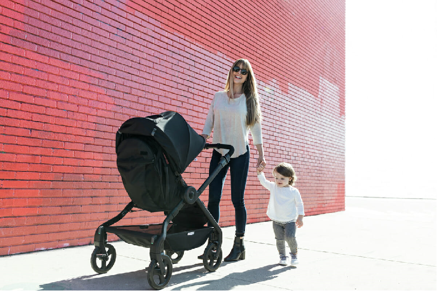 How to use the baby stroller?
